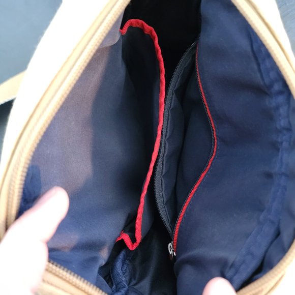 Beige Tommy Hilfiger Travel/Passport Bag Used Once - Picture 3 of 5